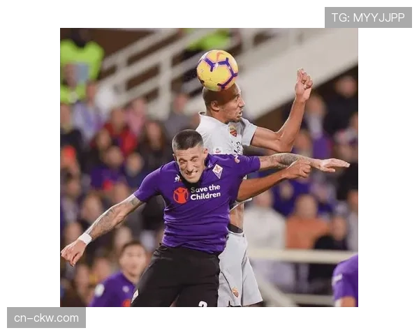 意甲赛场罕见一幕：都灵与佛罗伦萨球员因照明故障中断比赛15分钟