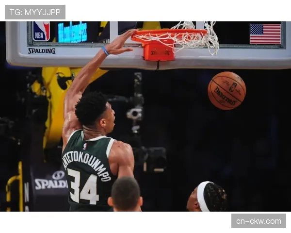 突发：美因茨主力中场在训练中脚踝扭伤，预计缺席四周